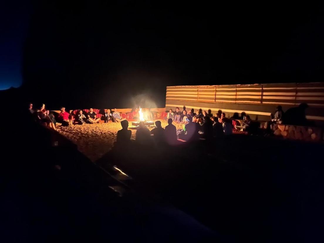 Wadi Rum Shooting Stars Camp Exteriör bild