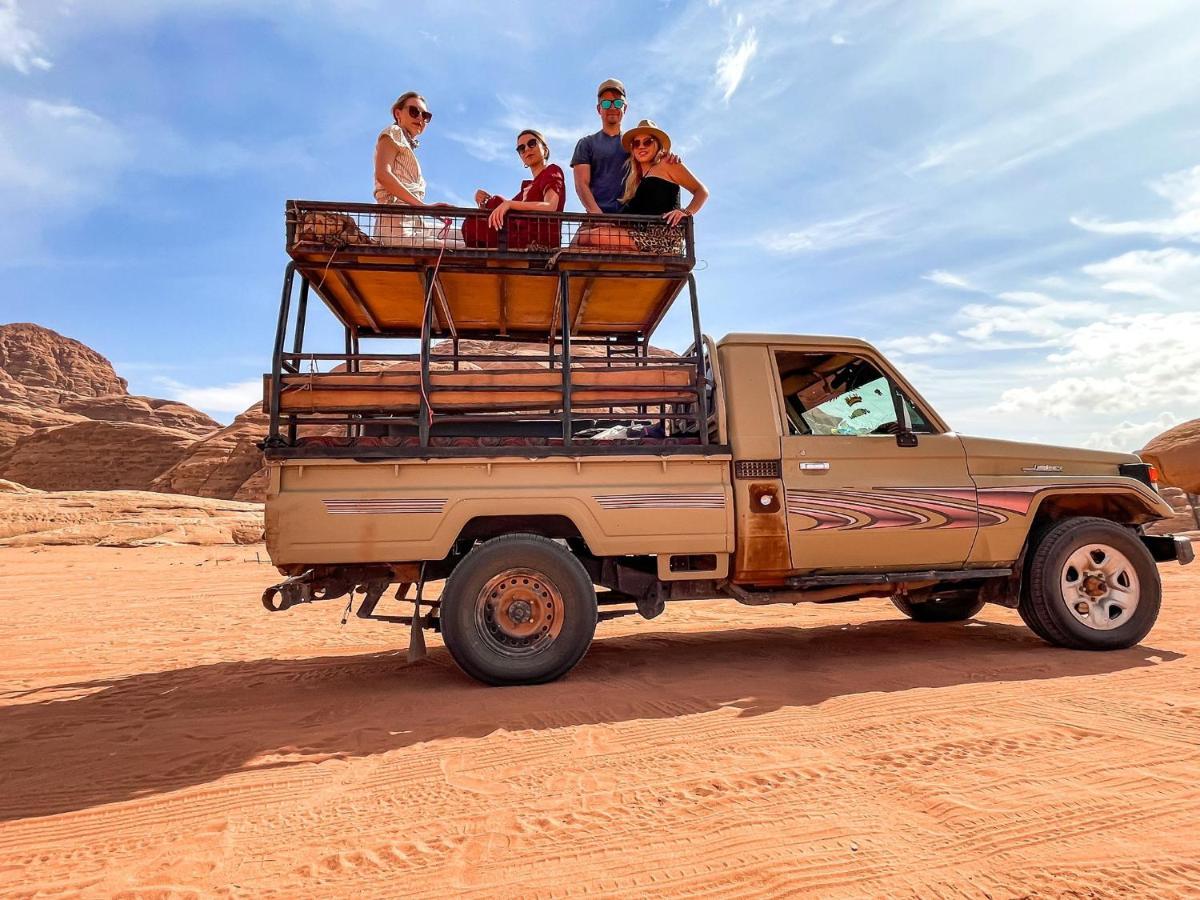Wadi Rum Shooting Stars Camp Exteriör bild