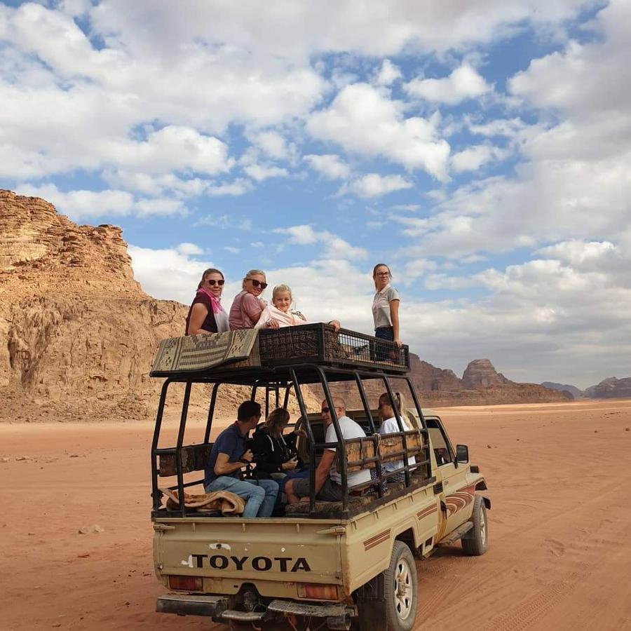 Wadi Rum Shooting Stars Camp Exteriör bild